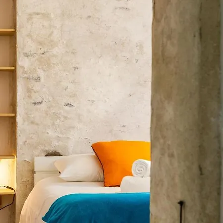 Le Cours Saint Pierre - Entre Chateau Et Cathedrale