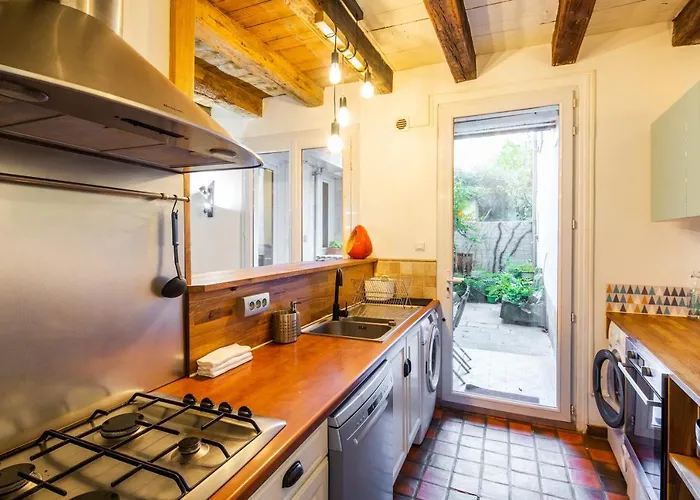 Le Cours Saint Pierre - Entre Château Et Cathédrale *